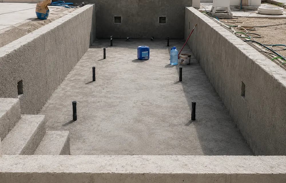 Havuz ince inşaat ve kaplama uygulamaları